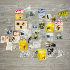 Large bundle of crafting crochet / doll / plush animal eyes & noses crafted doll